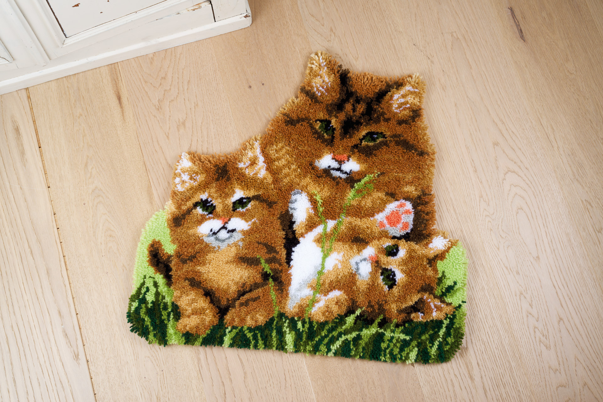 Tapis kit au point noué famille de chats 70x66 - 3B COM